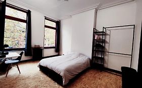 Private Industrial Room 2 In Center Of Charleroi
